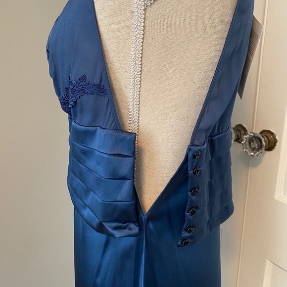 Le Perla Long Silk Nightgown - Picture 7 of 11